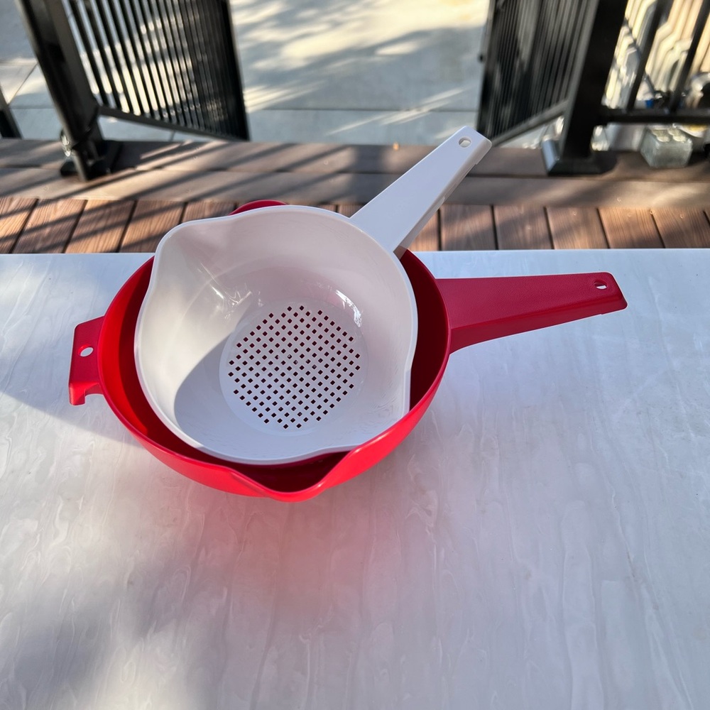Tupperware Red and White Strainer Duo